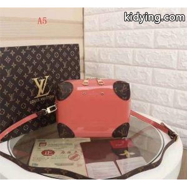 個性をアピール LOUIS VUITTON ルイ ヴィトン ショルダーバッグ 多色可選 ソフトな素材を使用_ルイ ヴィトン LOUIS VUITTON_ブランド コピー 激安(日本最大級)-4