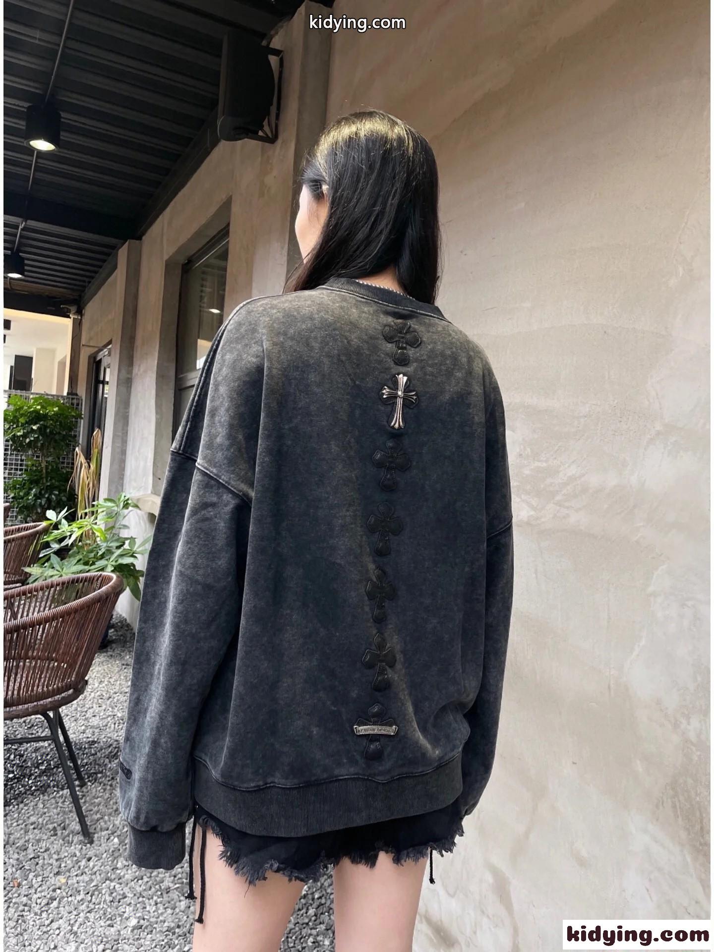 ブラック スウェット クルーネック クロス装飾 バックデザイン ウォッシュ調 カジュアル Chrome Hearts クロムハーツ コピー-6