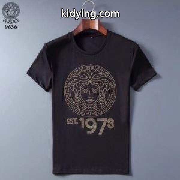 2色可選 ヴェルサーチオシャレな軽やかさで魅力 VERSACE おしゃれの「主役」になる 半袖Tシャツ 春夏を楽しむ着こなし術_ヴェルサーチ VERSACE_ブランド コピー 激安(日本最大級)-0