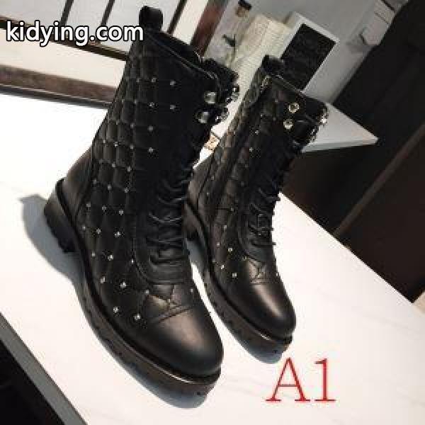 2色可選 ヴァレンティノ 秋冬らしいカジュアルな雰囲気を持つ VALENTINO 華やかに魅せる秋冬コーデ レザーブーツ 冬ファッションの定番_ヴァレンティノ VALENTINO_ブランド コピー 激安(日本最大級)-0