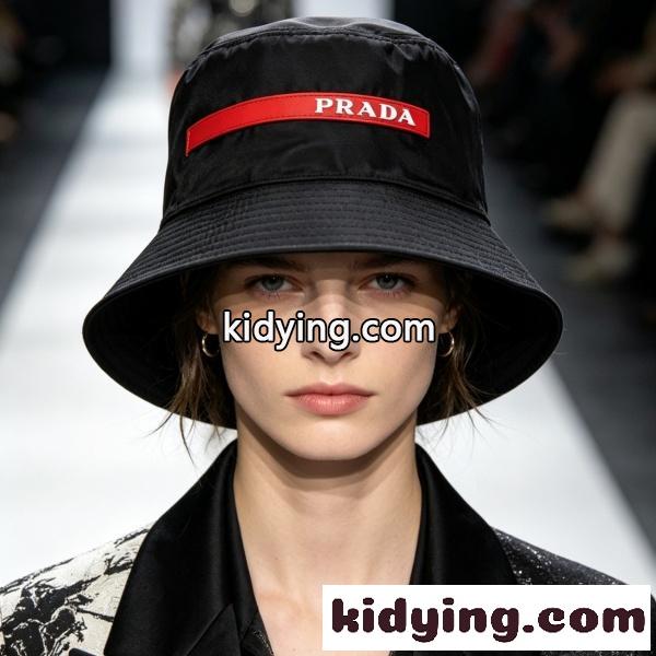 2026新作 PRADA プラダ ナイロンバケットハット メンズ レディース サファリハット ロゴ刺繍 レッドライン ワンポイントデザイン 軽量キャップ-0