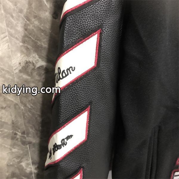 ブラック × レッド ベースボールジャケット Off-White コピー 2025秋冬注目スタイル 当店イチオシ オフホワイト-3