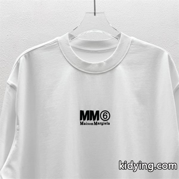 お買い得メゾン マルジェラコピー MM6 Maison Margielaホワイト半袖Tシャツ シンプルロゴプリント クルーネック-0