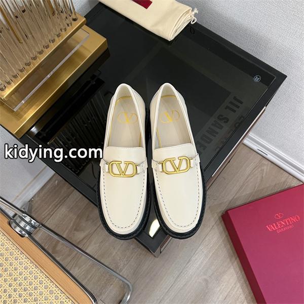 VALENTINO 落ち着いた秋冬ファッションを楽しむ ヴァレンティノ 普段使いもオフィスもOK レザーブーツ 簡単に秋冬の雰囲気を演出_ヴァレンティノ VALENTINO_ブランド コピー 激安(日本最大級)-0
