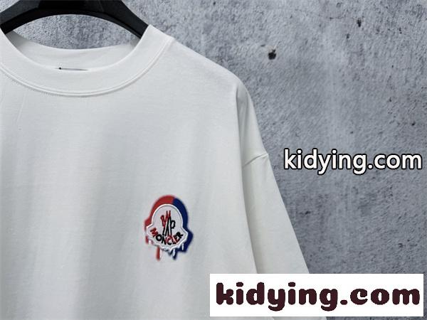 ホワイト ワンポイントロゴ クルーネック MONCLER モンクレール コピー 半袖Tシャツ 春夏トップス 清潔感コーデ-3