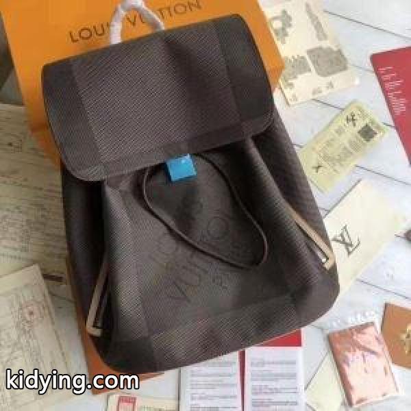 リュック 着こなしの幅が広がる ルイ ヴィトン秋冬ファッションをおしゃれに着こなし LOUIS VUITTON 最新秋冬トレント 真冬には大注目_ルイ ヴィトン LOUIS VUITTON_ブランド コピー 激安(日本最大級)-1
