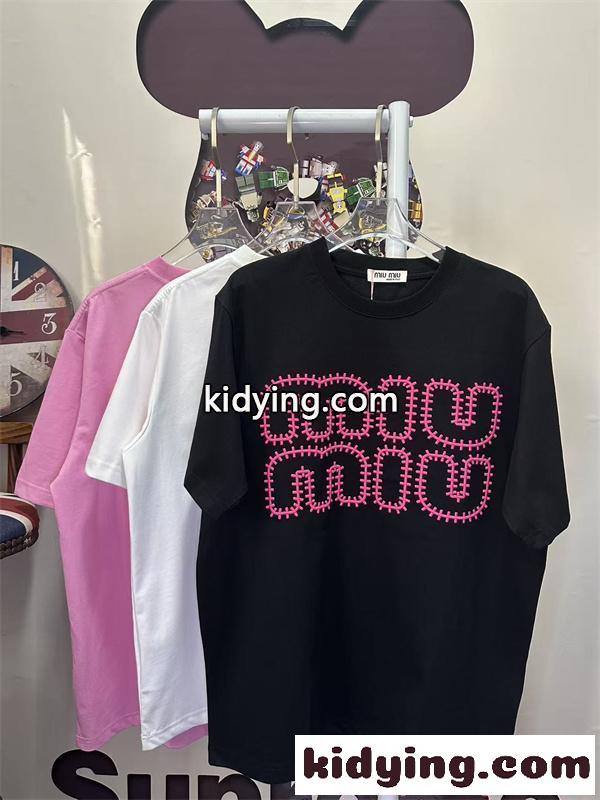 MIUMIU 可愛い Tシャツ ブラック ミュウミュウ コピー 半袖 ビッグロゴ 韓国風 カジュアル 存在感抜群-2