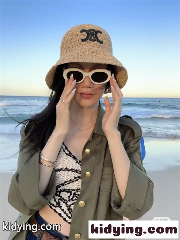 CELINE セリーヌ コピー 人気話題 ベージュ ロゴ刺繍ス お洒落 レディース バケットハット-1
