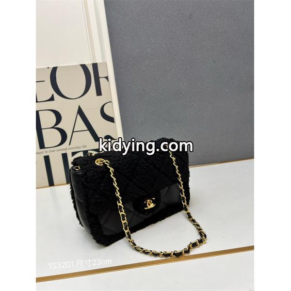ブラックラムファー CHANEL 菱格ロゴ シャネル ショルダーバッグ スーパーコピー 1S3201 レディース エレガント-1