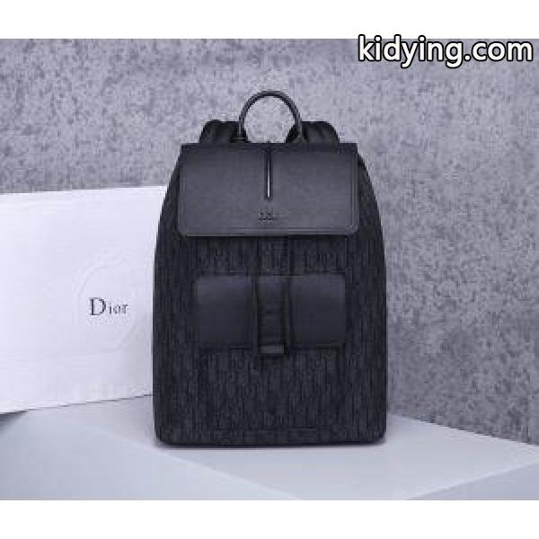 こなれ感のあるコーデに ディオール DIOR コーデを上品にマッチ リュック 春夏コーデの主役に_ディオール DIOR_ブランド コピー 激安(日本最大級)-0