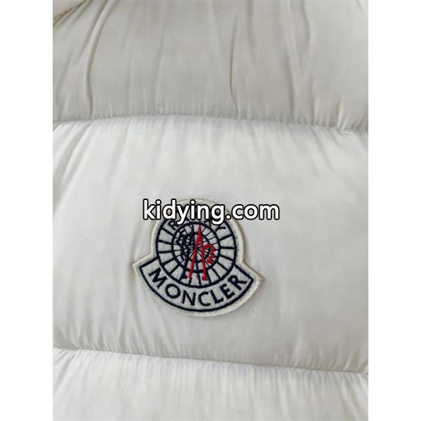 希少 ホワイト × カラーロゴ 洗練シンプル 軽量防寒 モンクレール 偽物 Moncler ダウンジャケット-2