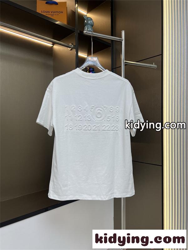 新作注目 ブラック ミニマル Maison Margiela メゾン マルジェラ スーパーコピー 刺繍 シンプル モード 半袖Tシャツ-5