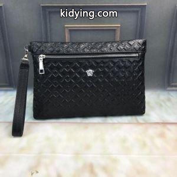 セレブにも愛されたモデル VERSACE LARGE EMBOSSED GREEK KEY CLUTCH ヴェルサーチ クラッチバッグ メンズ コピー ブラック-0