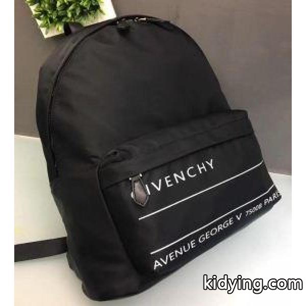 ジバンシー メンズ バッグ 2019SSコレクションが発表 ウェアに取り入れるのが今季流 GIVENCHY_ジバンシー GIVENCHY_ブランド コピー 激安(日本最大級)-0