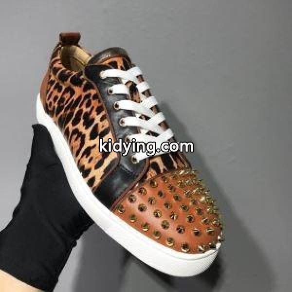 2019春夏流行する クリスチャンルブタン CHRISTIAN LOUBOUTIN リラックスした雰囲気に スニーカー、靴 ファッションに新しい色_クリスチャンルブタン CHRISTIAN LOUBOUTIN_ブランド コピー 激安(日本最大級)-0