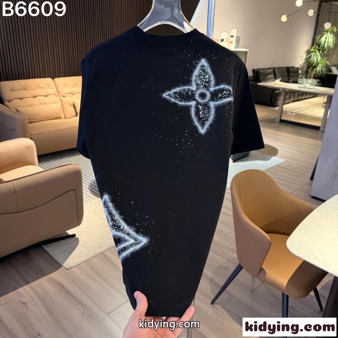 メンズ ルイヴィトン コピー 半袖 LouisVuitton スプレー加工 フラワーモチーフ ブラック ホワイト モダン カジュアル-1
