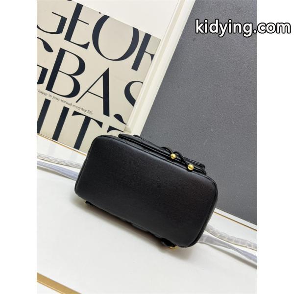 Chanel 冬の機動性 ブラック ダイヤ柄縫製 チェーンハンドル シャネル スーパーコピー リュック-2