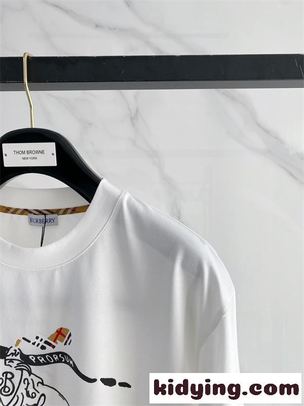 ホースグラフィック ビッグロゴTシャツ 2026SS BURBERRY バーバリー コピー Tシャツ アートプリント ストリート映え-3