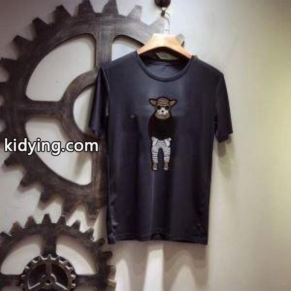 2色可選 色気のあるスタイルに仕上げ 半袖Tシャツ 夏の注目2019ブランド新作 フェンディ上品に夏っぽさを感じる FENDI 数年愛用しても人気アイテム_フェンディ FENDI_ブランド コピー 激安(日本最大級)-1
