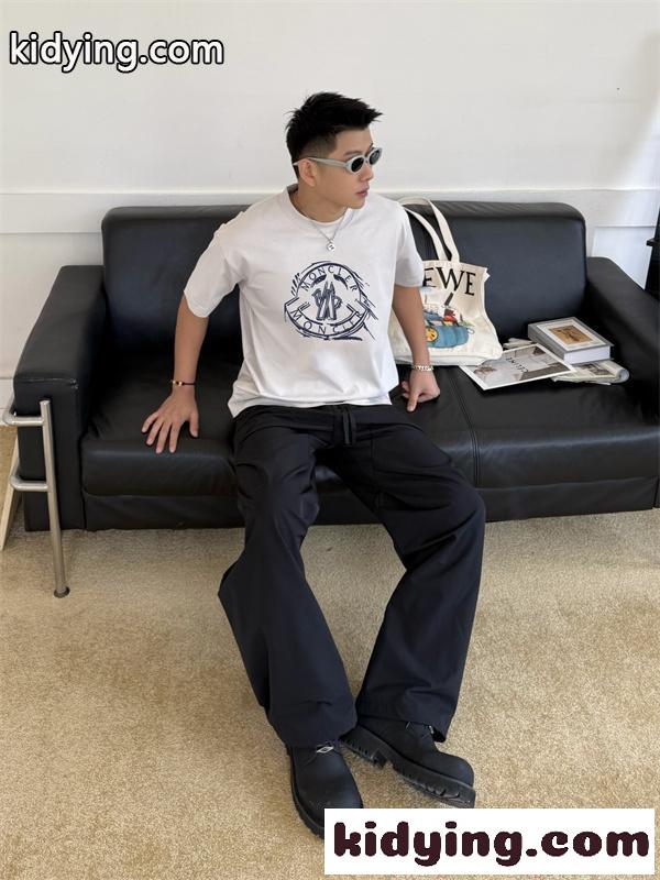 Moncler コピー モンクレール 半袖Tシャツ ホワイト ロゴプリント クルーネック 軽量コットン シンプル上品 カジュアル着回し メンズ レディース-2