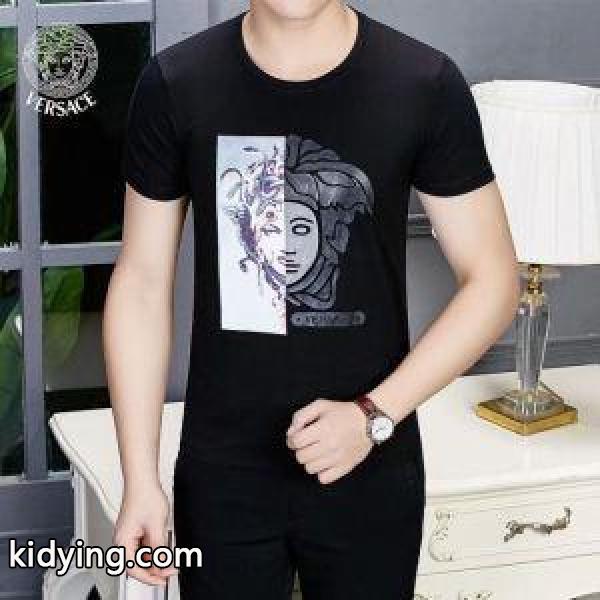大人買いする方も多い ヴェルサーチVERSACE 2019年トレンド感が強い Tシャツ/ティーシャツ 2色可選_ヴェルサーチ VERSACE_ブランド コピー 激安(日本最大級)-0