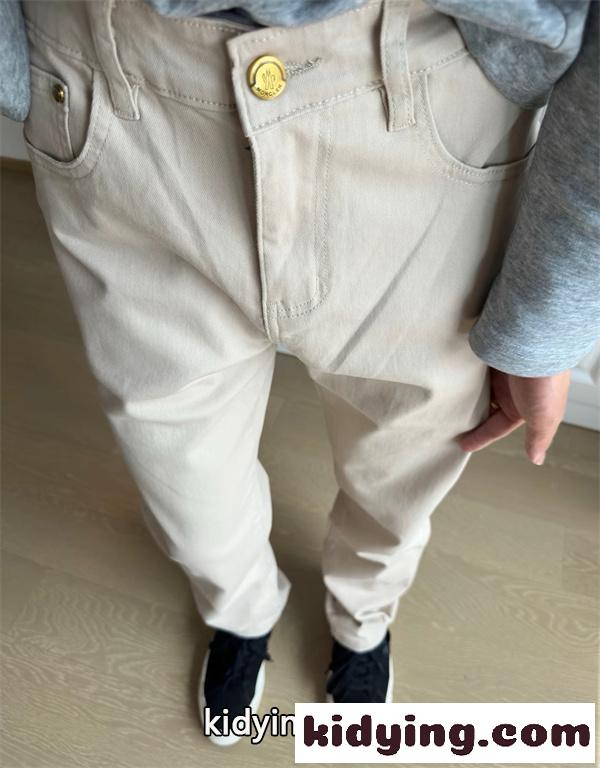 クリーンホワイト ストレートデニム 美脚シルエット MONCLER モンクレール コピー デニムパンツ ミニマル 旬コーデ 即完-7