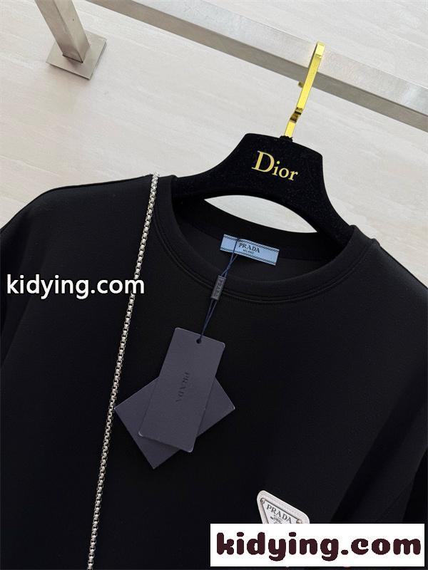 PRADAプラダロングtシャツコピー&2026トレンドファッション性抜群スタイリッシュ&ミニバッグ付き-1