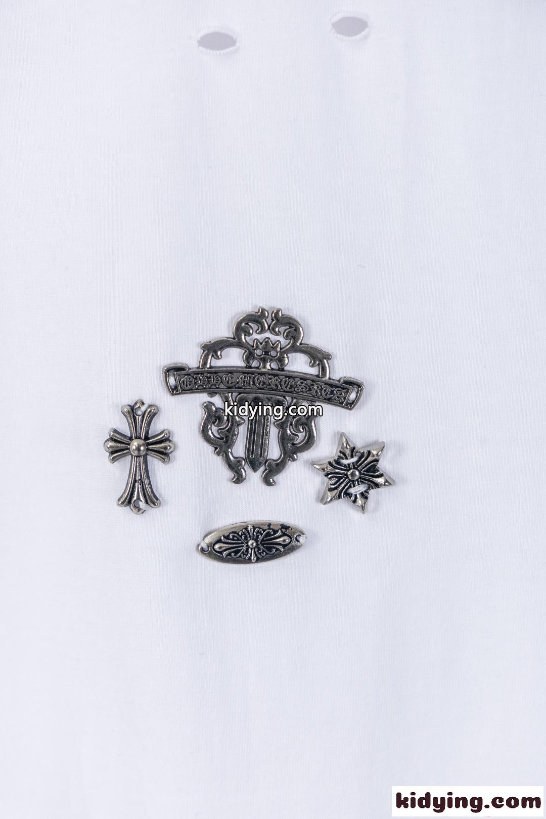 ノースリーブTシャツ ホワイト クロムハーツ コピー Chrome Hearts ダメージ加工 破れデザイン メタルクロス装飾 スタッズ風パーツ ワンポイントロゴ 綿素材 通気性 クルーネック ルーズシルエット ストリート ユニセックス 夏人気-5