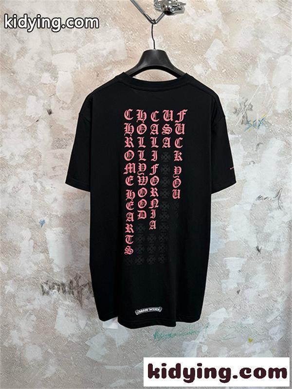 ブラック 半袖Tシャツ Chrome Hearts クロムハーツ コピー 胸ポケットロゴ バック英字プリント ゴシック文字 クルーネック-6