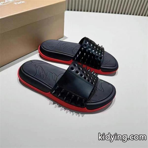 Christian Louboutin 激安 メンズ シャワーサンダル レッドソール スタッズ ロゴサンダル スライドサンダル ブラック-0