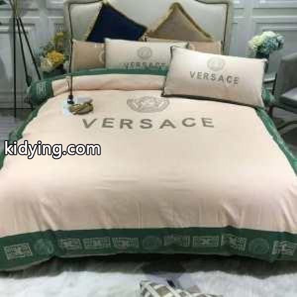 秋冬っぽいスタイルを作り出す 2019秋冬におしゃれな着こなし ヴェルサーチ VERSACE 寝具4点セット_ヴェルサーチ VERSACE_ブランド コピー 激安(日本最大級)-0
