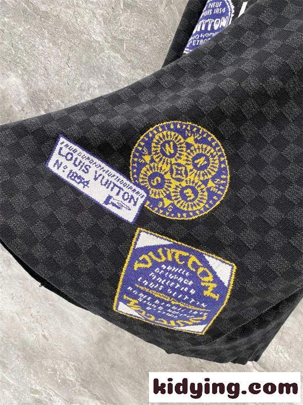 ブラック 半袖ニットTシャツ Louis Vuitton ダミエ調総柄 ルイヴィトン コピー マルチパッチ刺繍 クルーネック ロゴデザイン-4