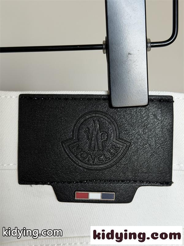 2026SS ホワイトデニム ワイドストレート アーバンスタイル MONCLER モンクレール コピー デニムパンツ 軽やかトレンド アイテム-4