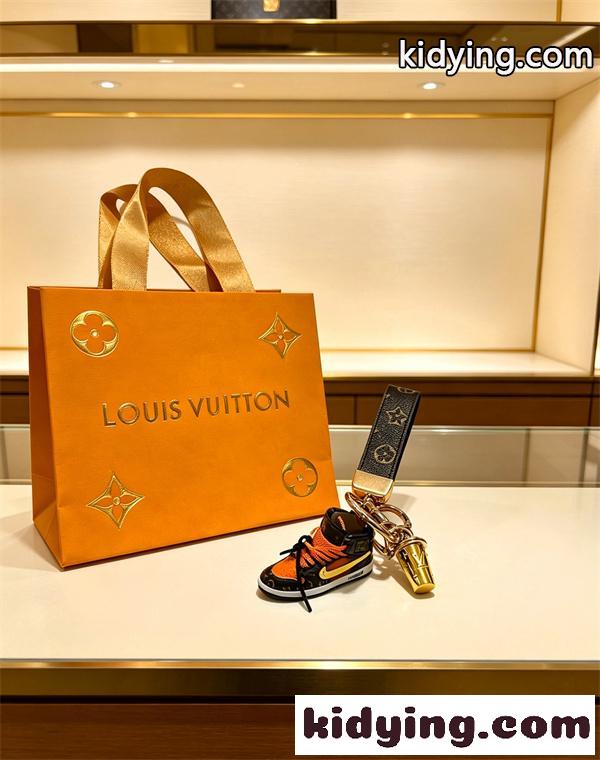 26SS新作登場ルイビトンキーホルダーコピーAnger Forestシリーズ人気LOUIS VUITTON-4