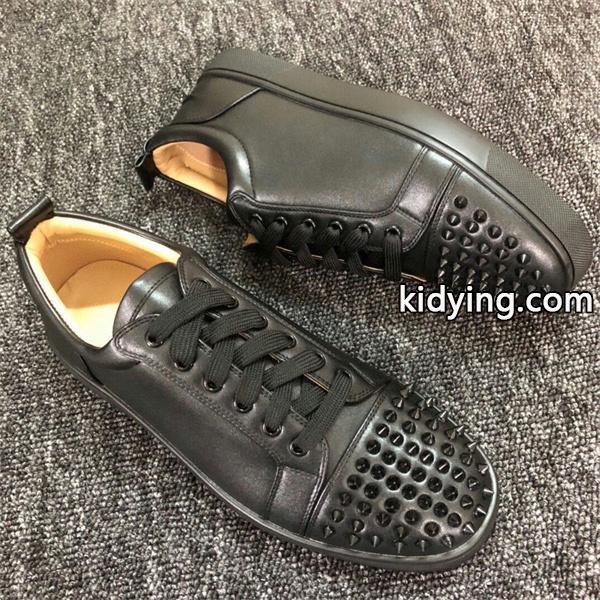 クリスチャンルブタン コピー エレガント クラシック ローカット スタッズトゥ スニーカー Christian Louboutin-0