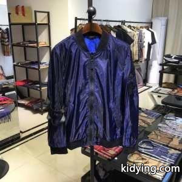 ジバンシー GIVENCHY ブルゾン 2019秋冬におしゃれな着こなし 季節感溢れる秋らしいコーデ_ジバンシー GIVENCHY_ブランド コピー 激安(日本最大級)-0