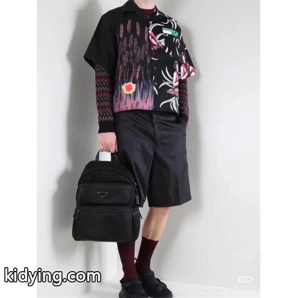 シンプル で エレガントな スクエアバック メンズ ブラック 人気商品 PRADA プラダ コピー-0