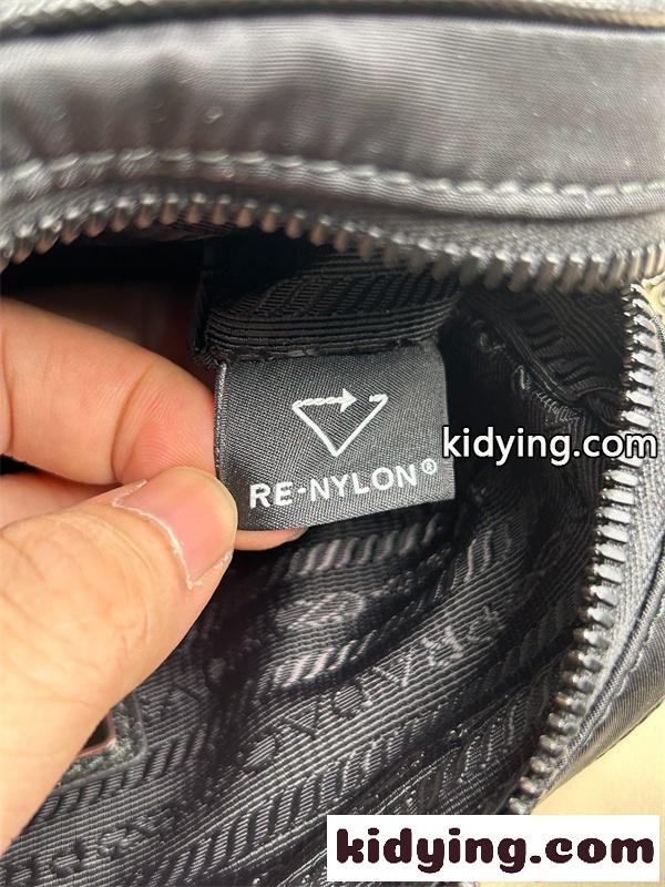 ショルダーバッグ PRADA コピー バッグ 本革 トライアングルディテール プラダ ブラック 取り外しミニポーチ付き 軽量 防水風-4