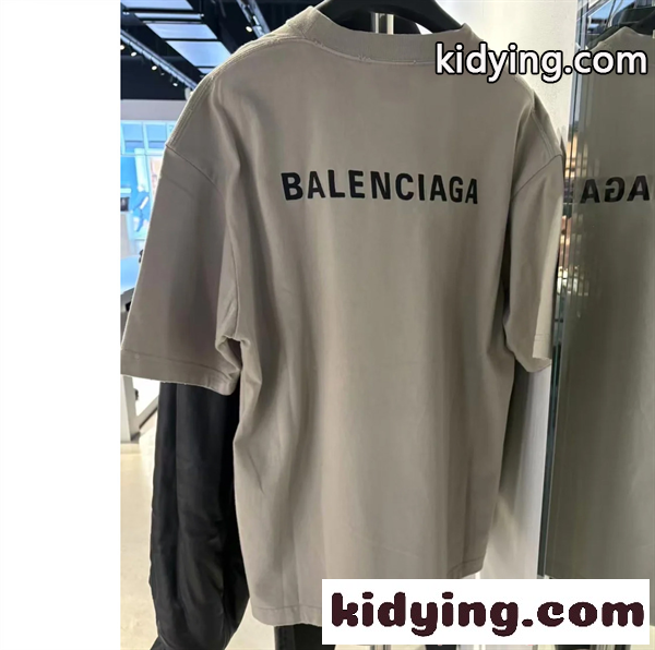 Balenciaga コピー バレンシアガ 半袖Tシャツ グレー ミニロゴ刺繍 オーバーサイズ ボタンディテール クルーネック 上質コットン モード系 メンズ-0