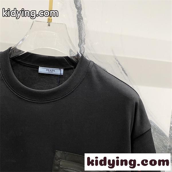 PRADA コピー プラダ Re-Nylon 半袖Tシャツ ブラック ナイロンポケット ロゴプレート ミニマルデザイン 軽量高機能 モード系 メンズ-5