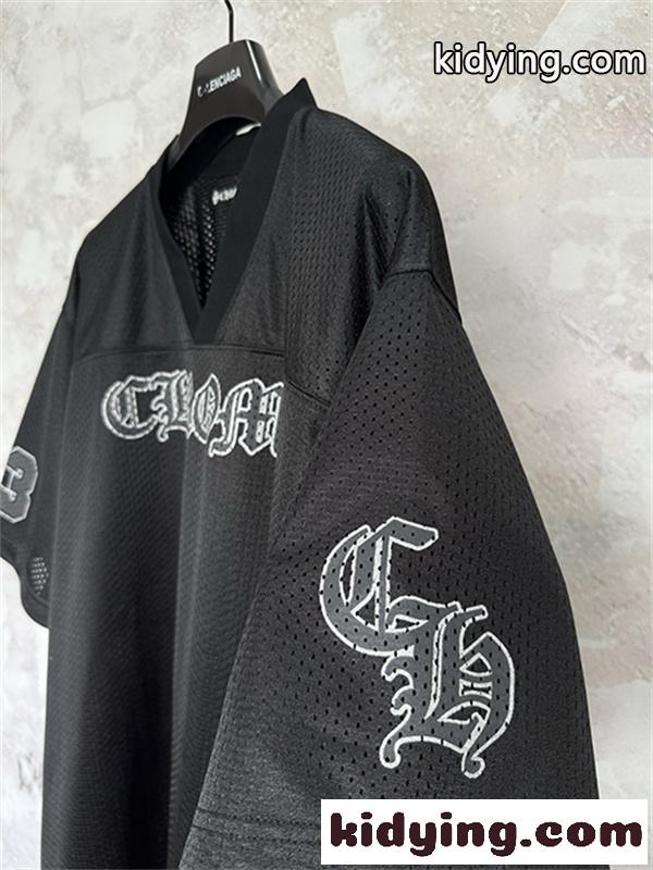 ブラック メッシュゲームシャツ Chrome Hearts クロムハーツ コピー ゴシックロゴ Vネック 半袖 ナンバープリント ゆったりシルエット-5