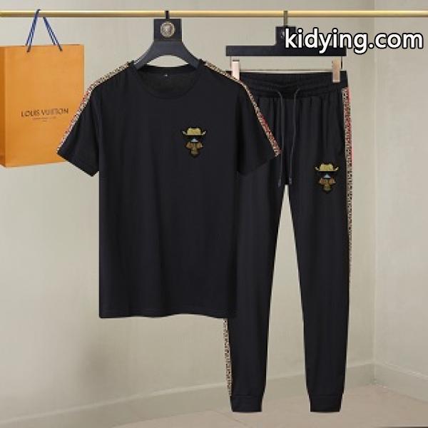 FENDI フェンディ メンズ セットアップ 半袖 とてもおすすめトレンド新作 通気性と吸汗性に優れ 激安通販-0
