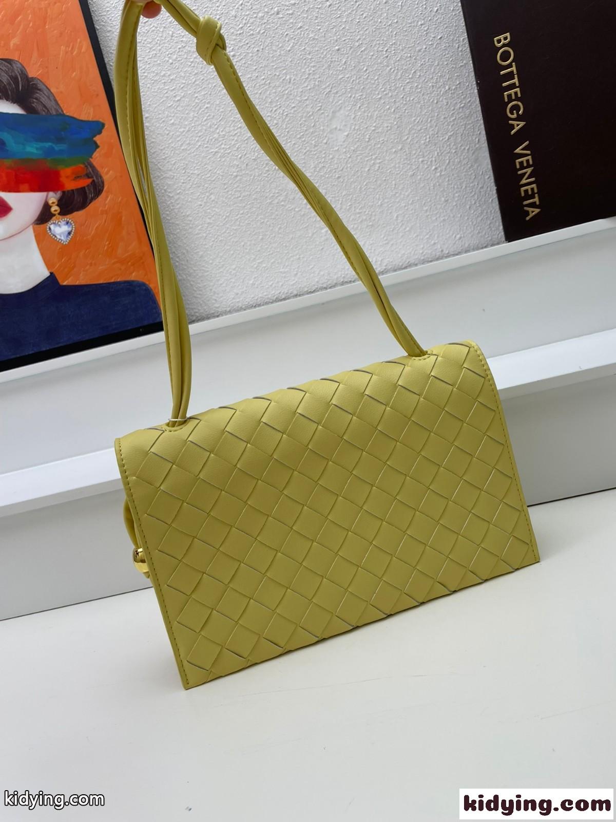 23SS ボッテガ・ヴェネタ バッグ コピー Trio Pouch トリオ ポーチ ストラップ バッグ-1