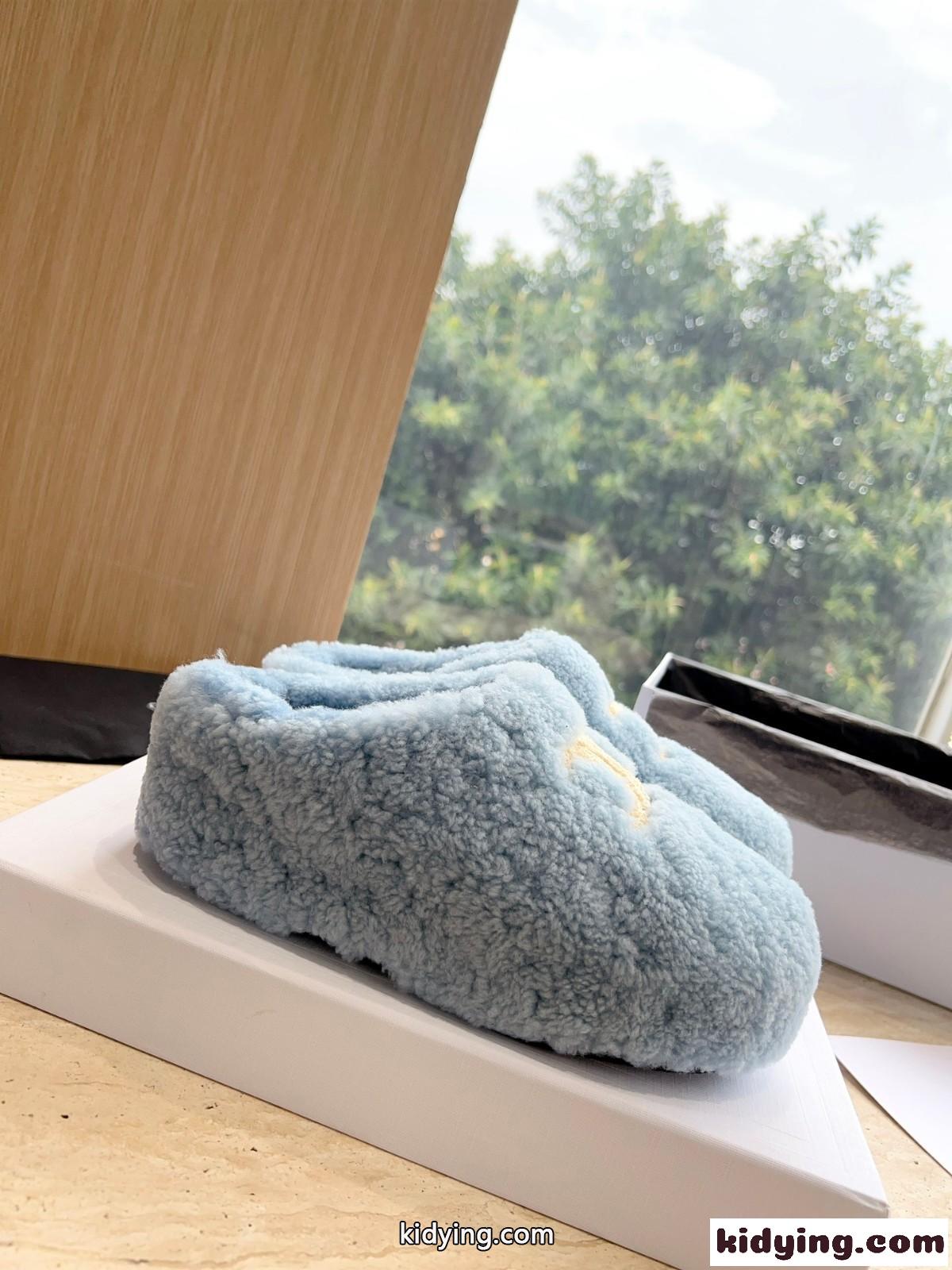 セリーヌ サンダル コピー 可愛い もこもこ トリオンフ ファー ミュール ブルー-2