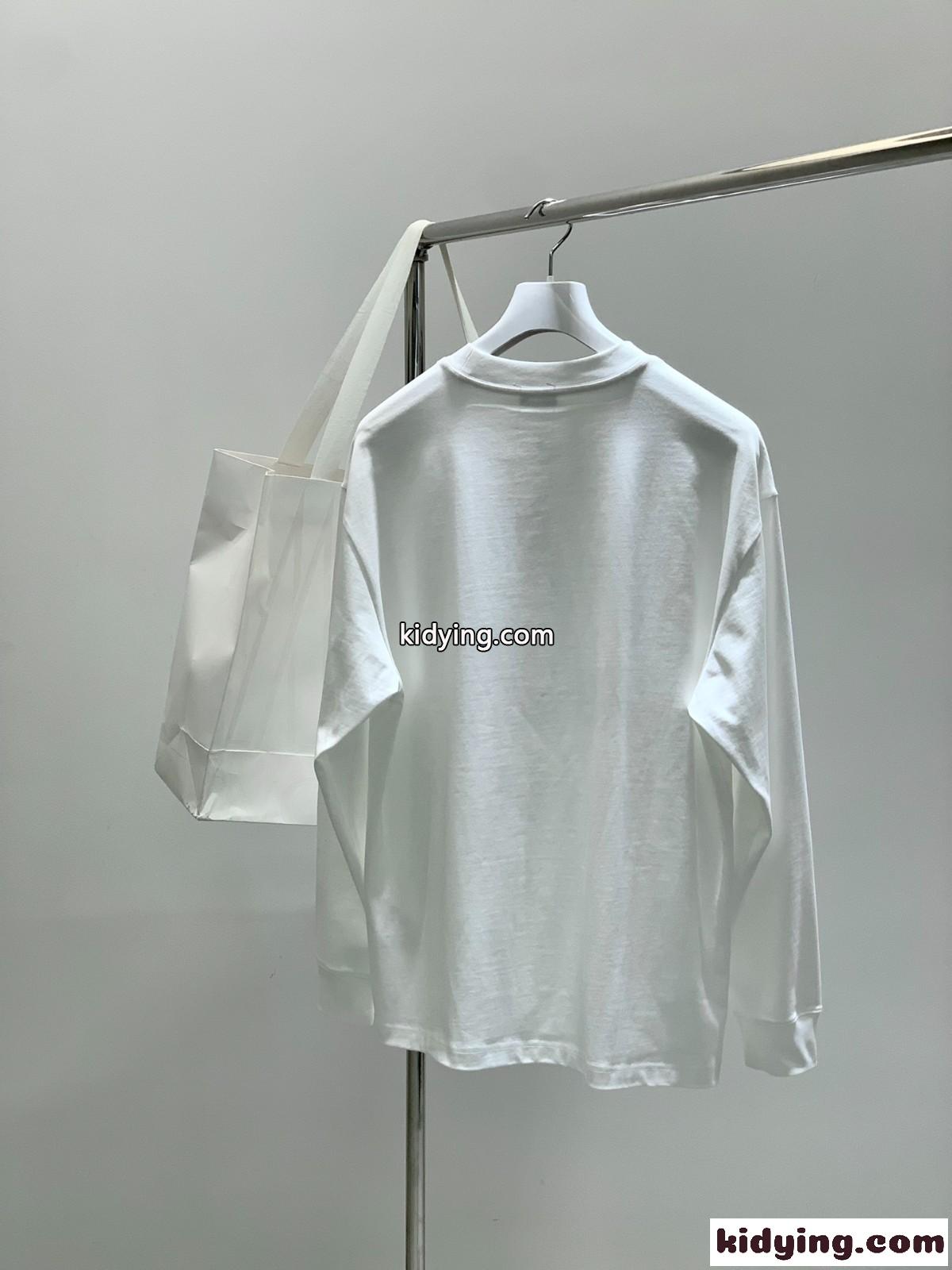 カジュアル ロゴ入り クルーネック 長袖Tシャツ モンクレール Tシャツ 偽物 ホワイト-1