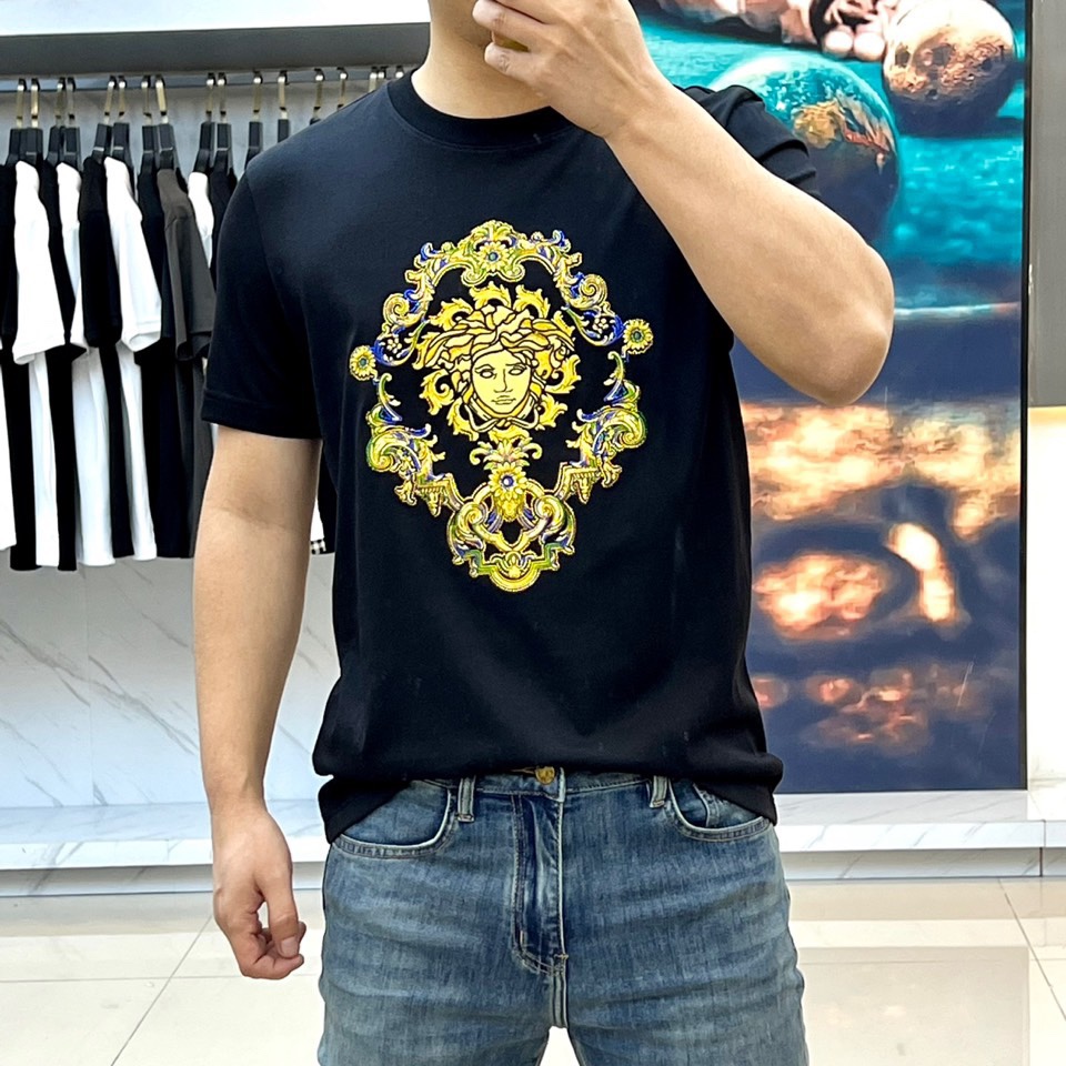 バロック メドゥーサ 刺繍入り ヴェルサーチェ Tシャツ 偽物 半袖Tシャツ ブラック-1
