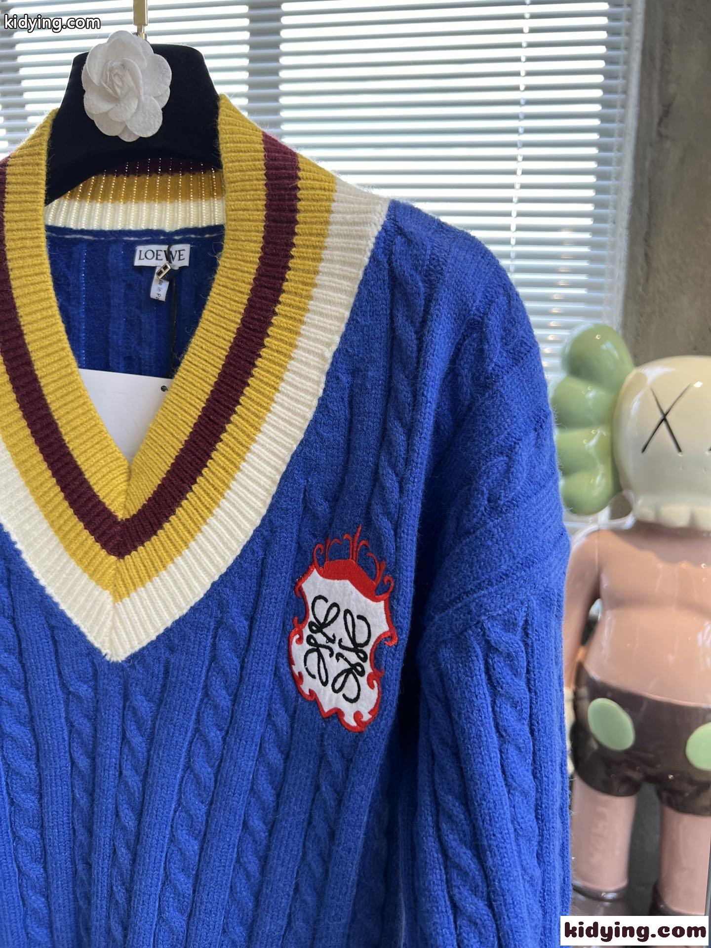 アナグラム刺繍 Vネック ケーブル ニット ロエベ セーター コピー ゆったり 秋冬 トップス-1