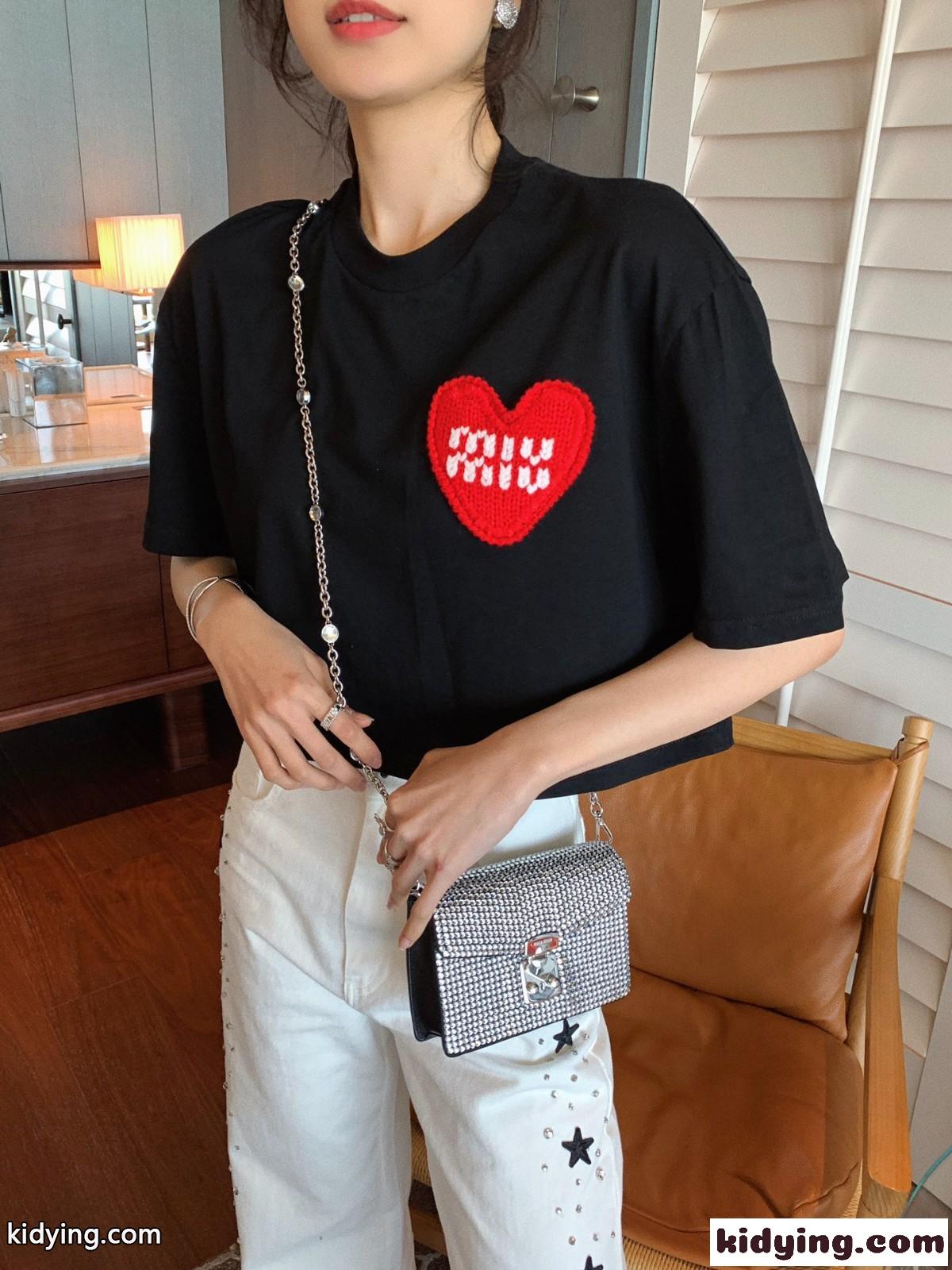 合わせやすい おしゃれ ミュウミュウ 半袖tシャツ コピー クロップド丈 クールネック 着心地いい ホワイト ブラック-3