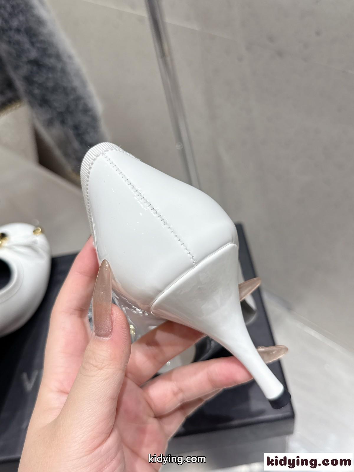 オペラ ボウ パテント パンプス ヴェルサーチェ スーパーコピー ハイヒール ホワイト-3