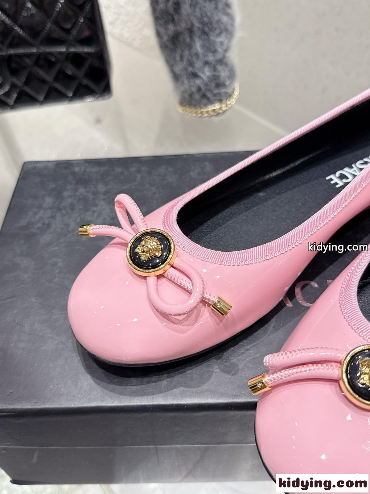 オペラ ボウ パテント バレエシューズ ヴェルサーチェ パンプス 偽物 ピンク-1